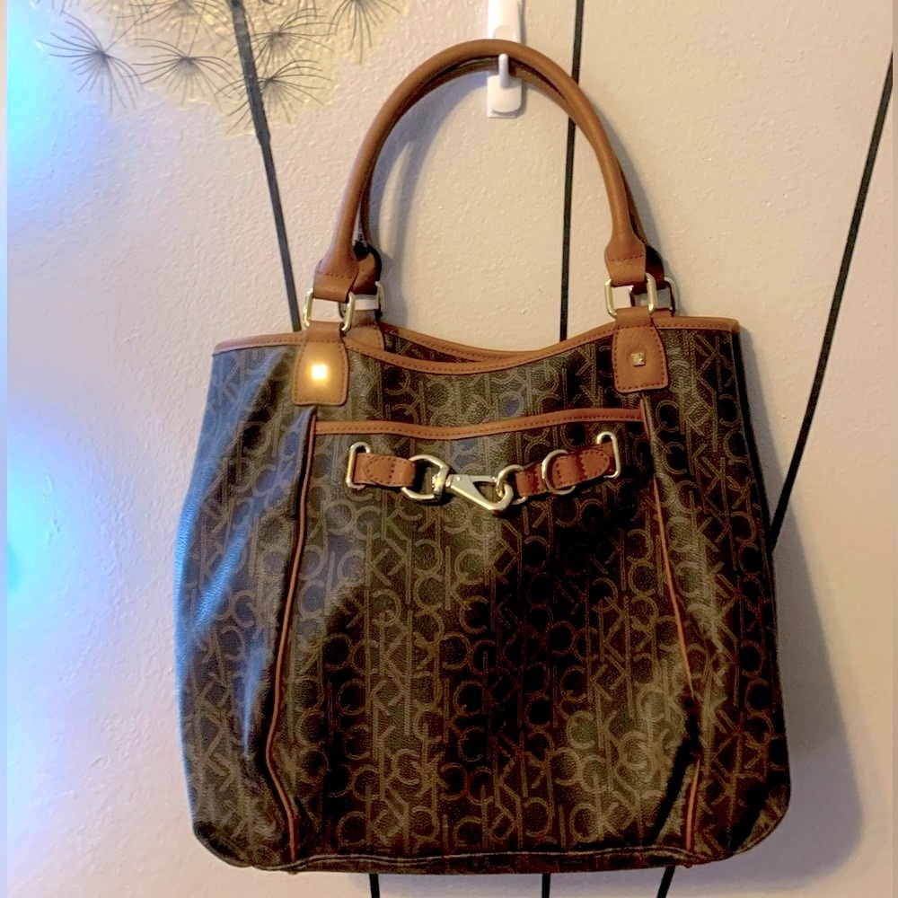 Calvin Klein Brown Leather Shoulder Bag w/ Gold Clasp Detail Excellent Condition